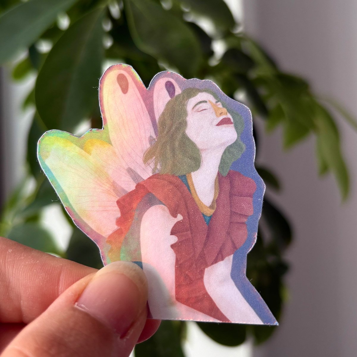 Detalle del acabado holográfico de las pegatinas hechas a mano Calma.